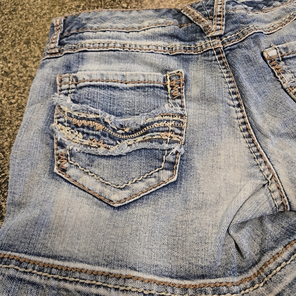 Maurices Distressed Blue Denim Shorts Juniors 3/4 Button Zip Cotton Stretch - Picture 9 of 16